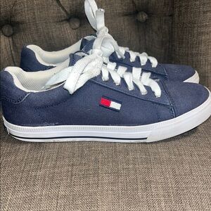 Tommy Hilfiger women's Navy canvas Sneakers size 6.5